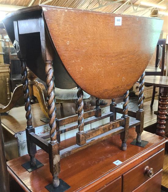 Oak gate leg table(-)
